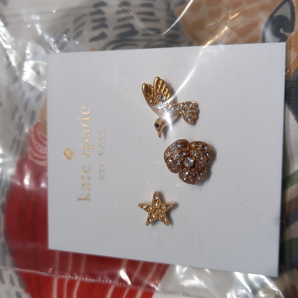 Kate Spade 3 charms small stud earrings NWT - Picture 3 of 5